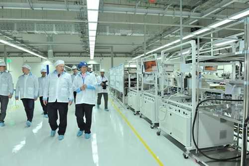 Стивен Элоп на заводе по производству смартфонов Microsoft во Въетнаме до покупки его Foxconn